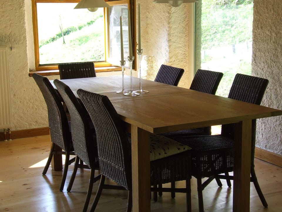 Upper floor dining