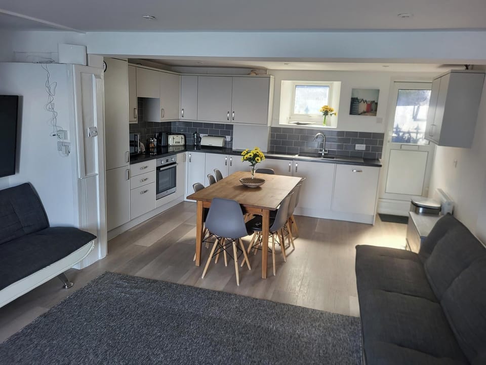 Living Dining Area