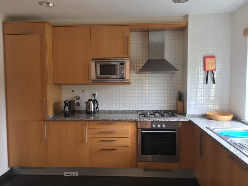 Kitchen-Microwave and Cooker