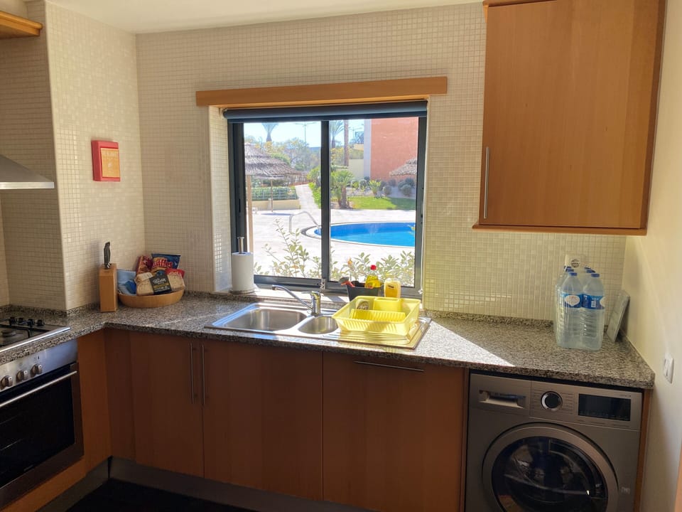 Kitchen and Washer/Dryer