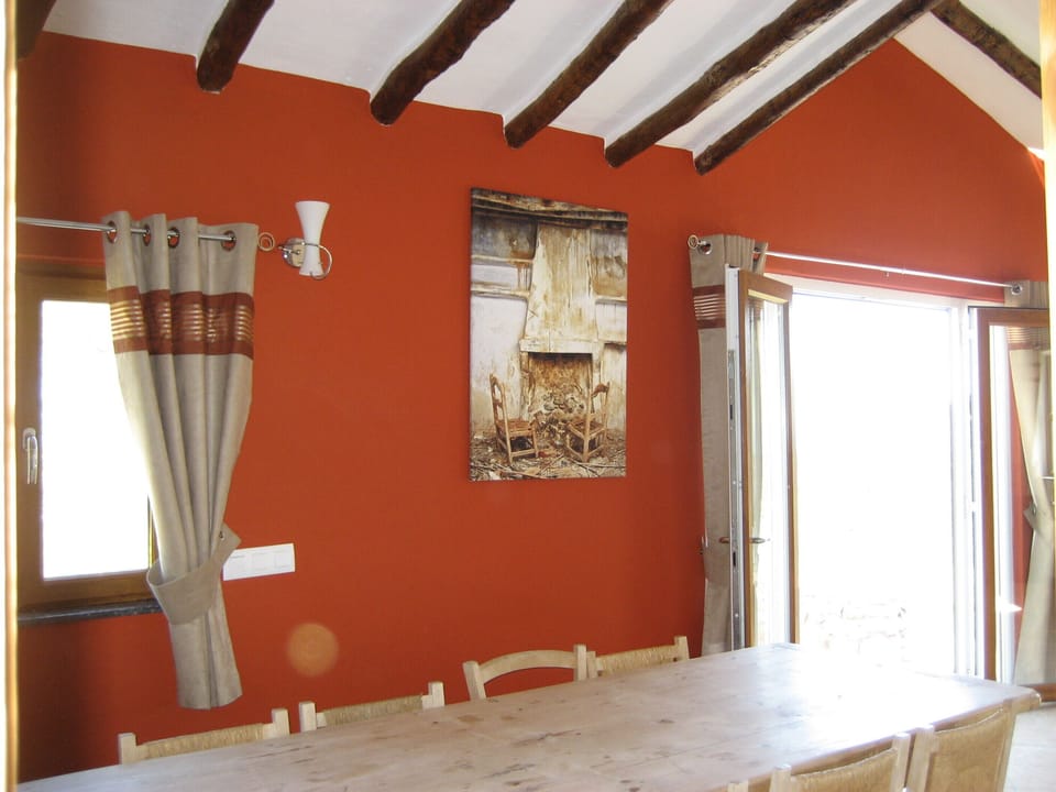 Indoor dining area - seats 10
