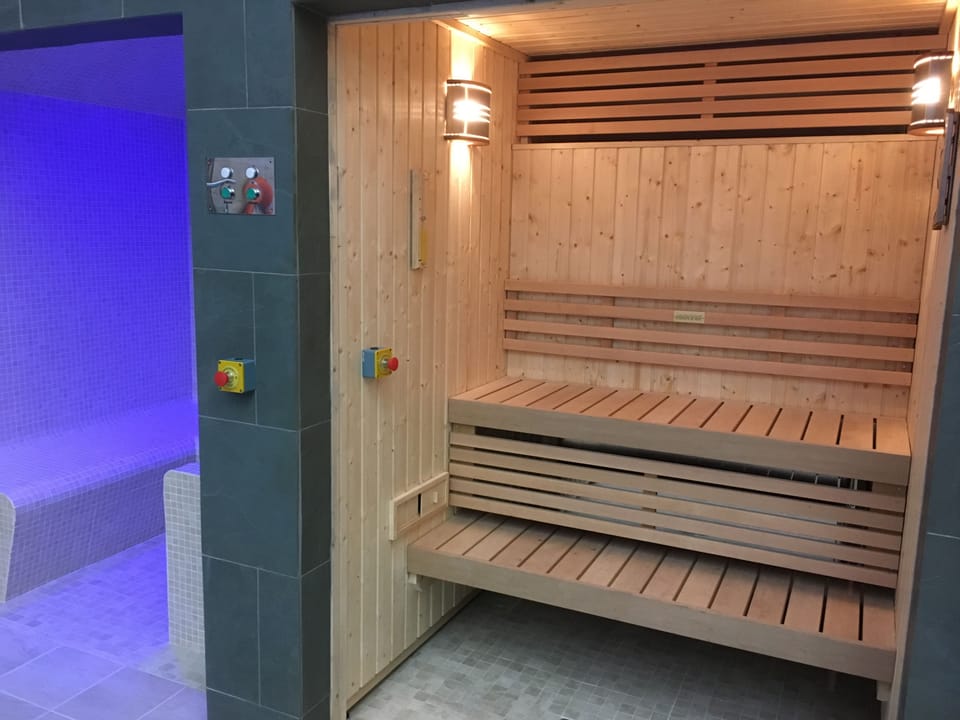 Sauna and steam room