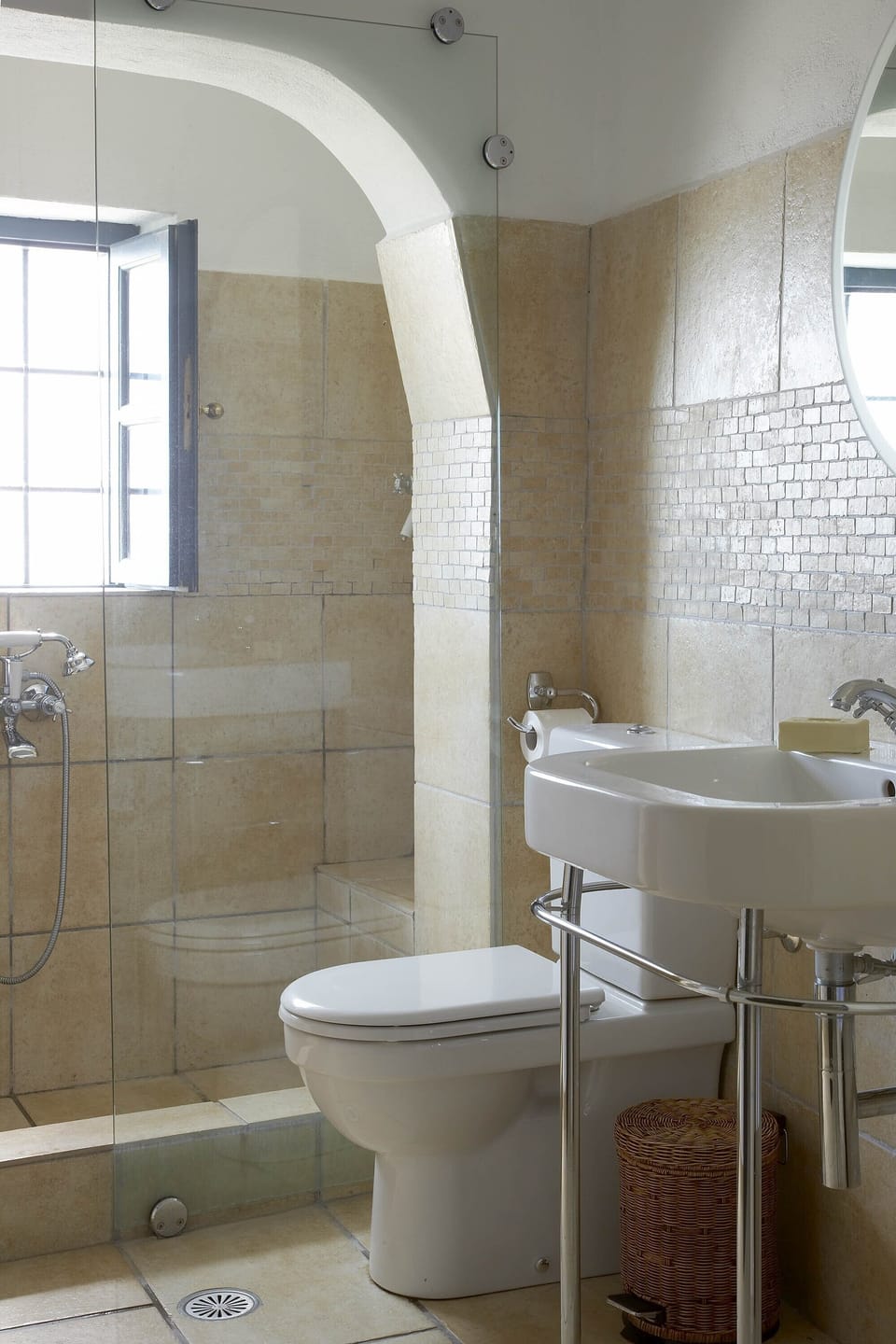 Spiti Stelios Family Bathroom