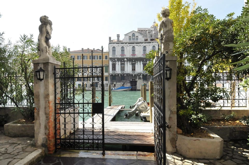 The jetty of Palazzo Falier