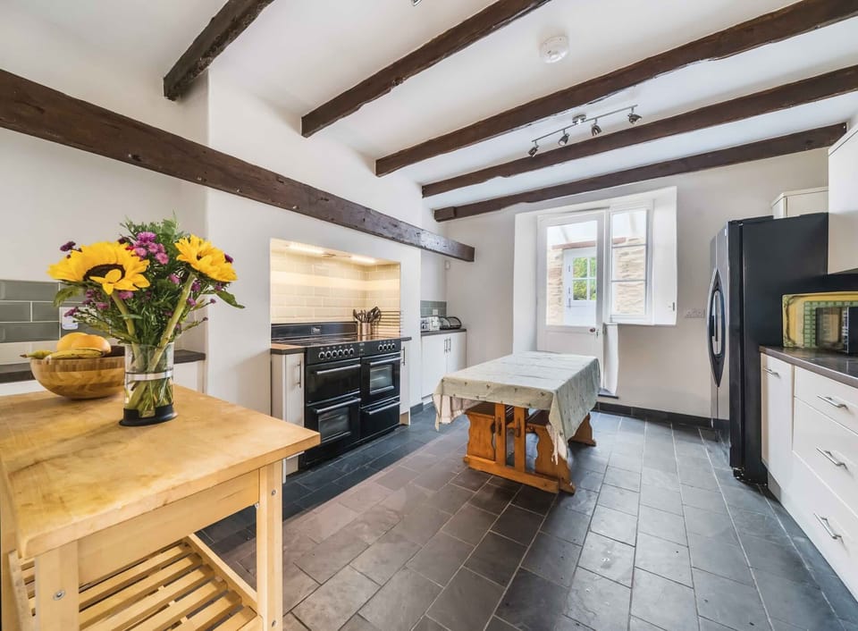 Spacious well-equipped modern kitchen retaining its oak beams. Kitchen Annexe th