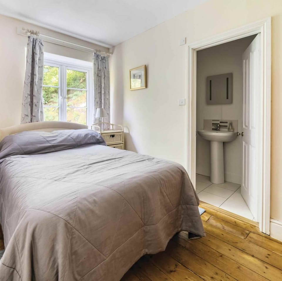 Bedroom 3 - Ensuite double with wardrobe with shelves and drawers