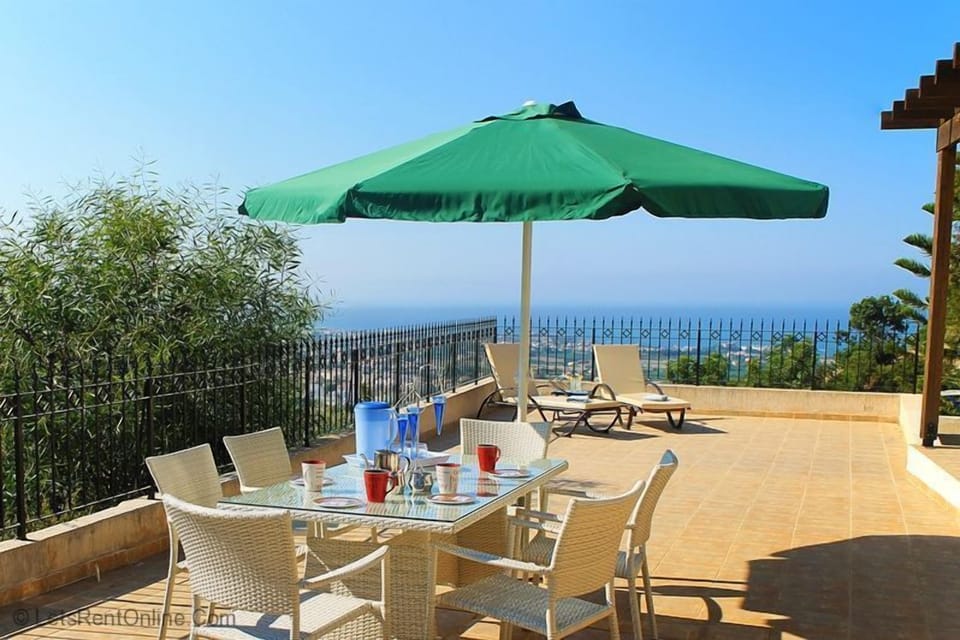 Dine Alfresco at all times