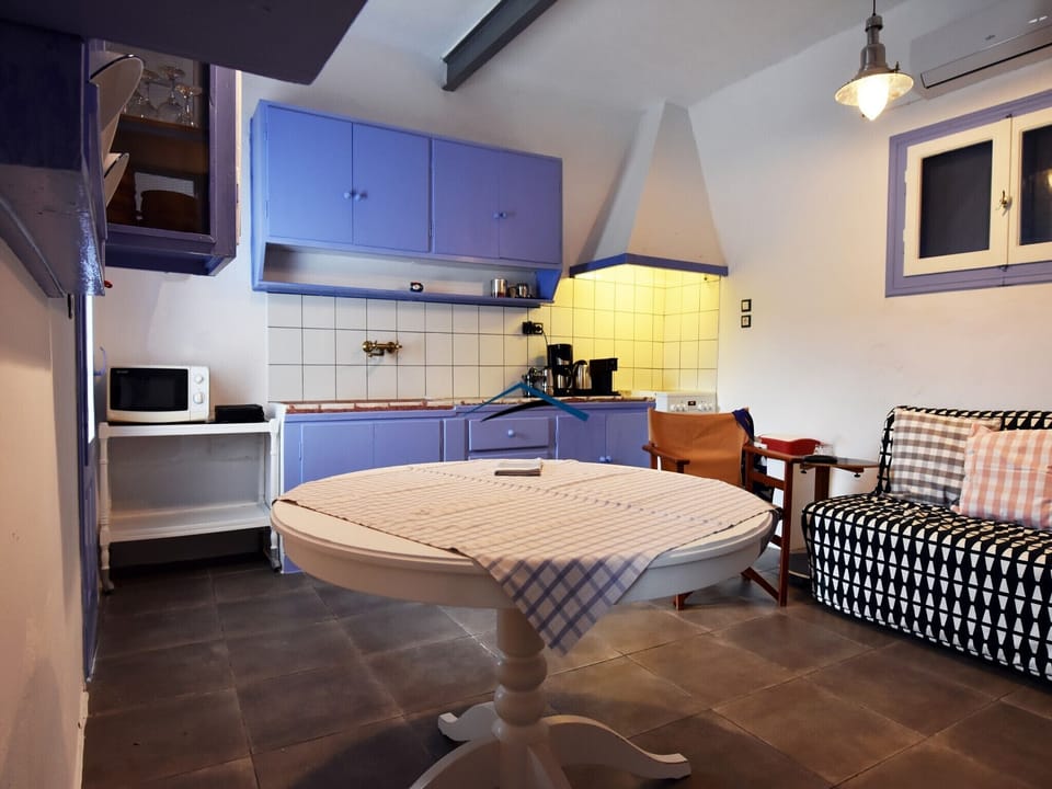 The kitchen and dining area