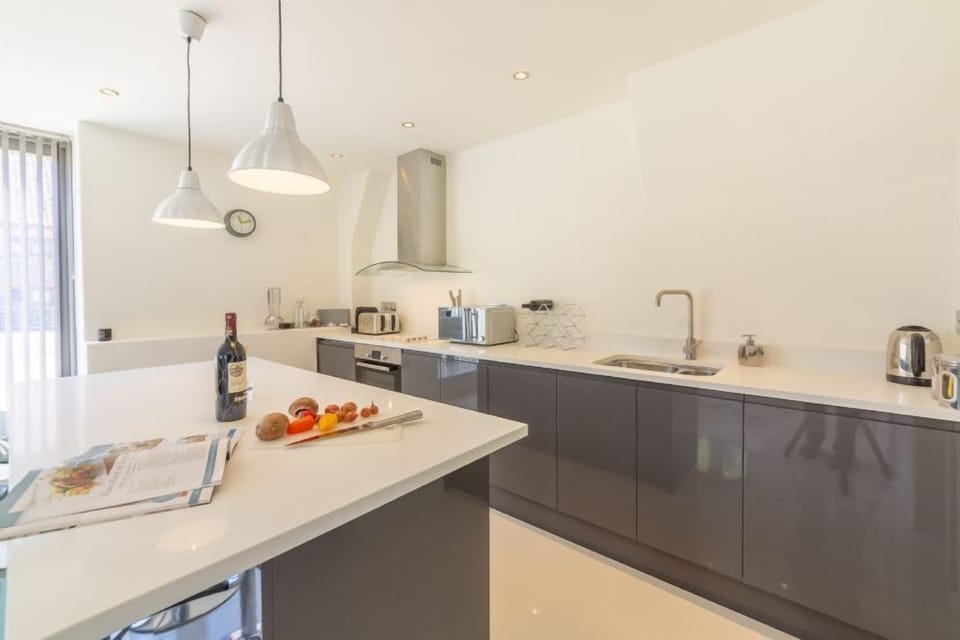 Ground floor: Kitchen