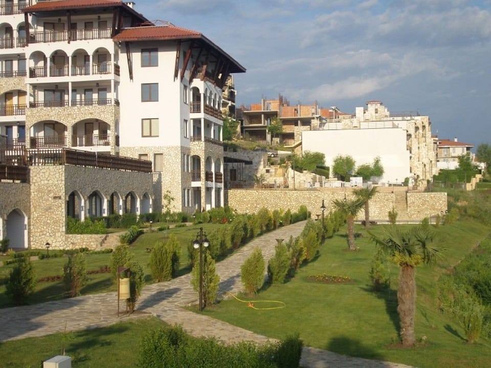 Grounds leading to Beach