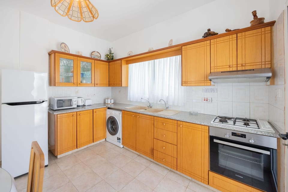 Fully furnished kitchen