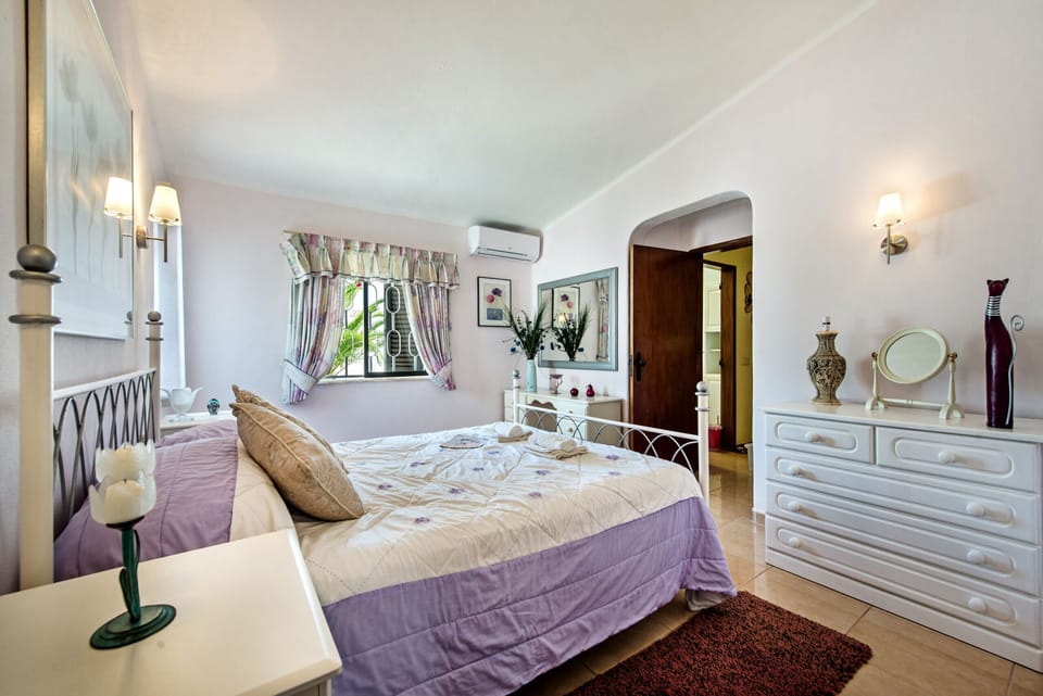 Ground floor - Bedroom with double bed