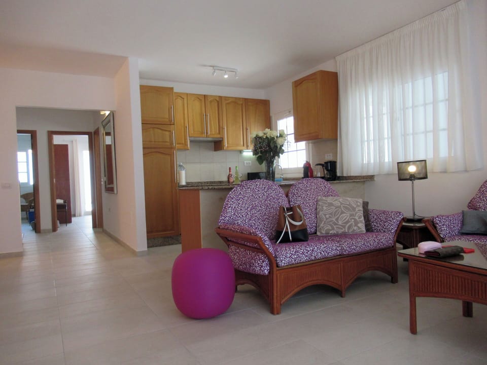 Las Rosas through to downstairs bedrooms, shower room and pool