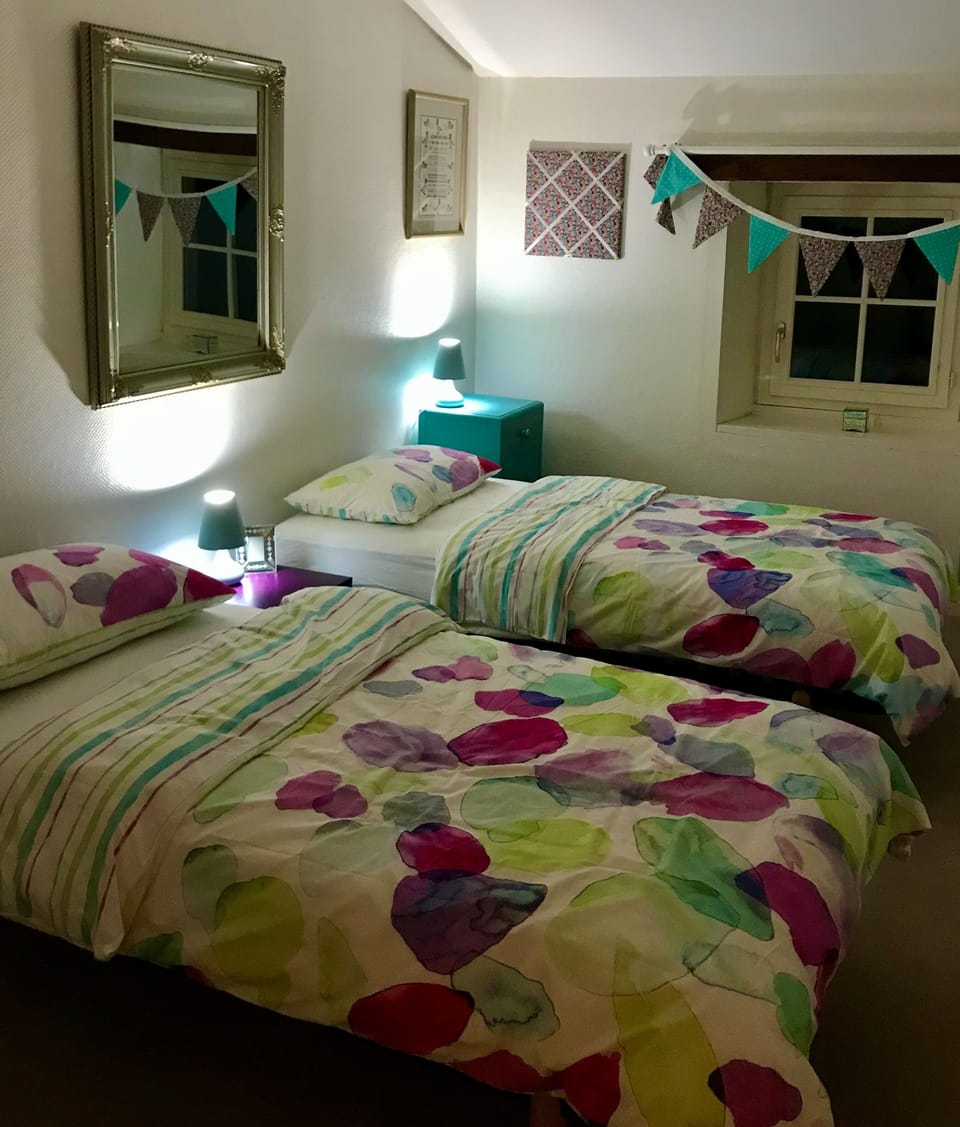 twin bedroom 