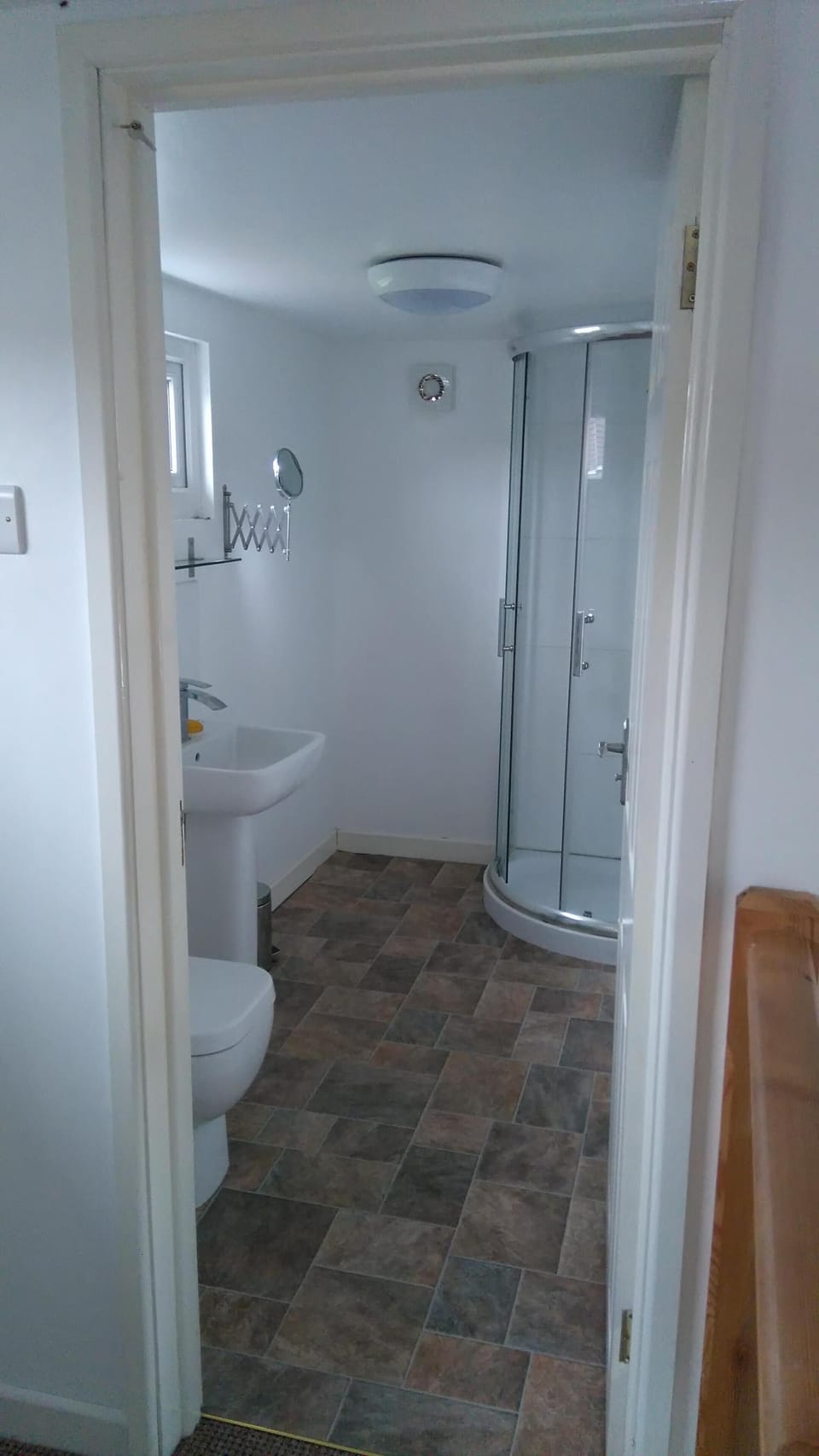 Shower & Toilet (upstairs)