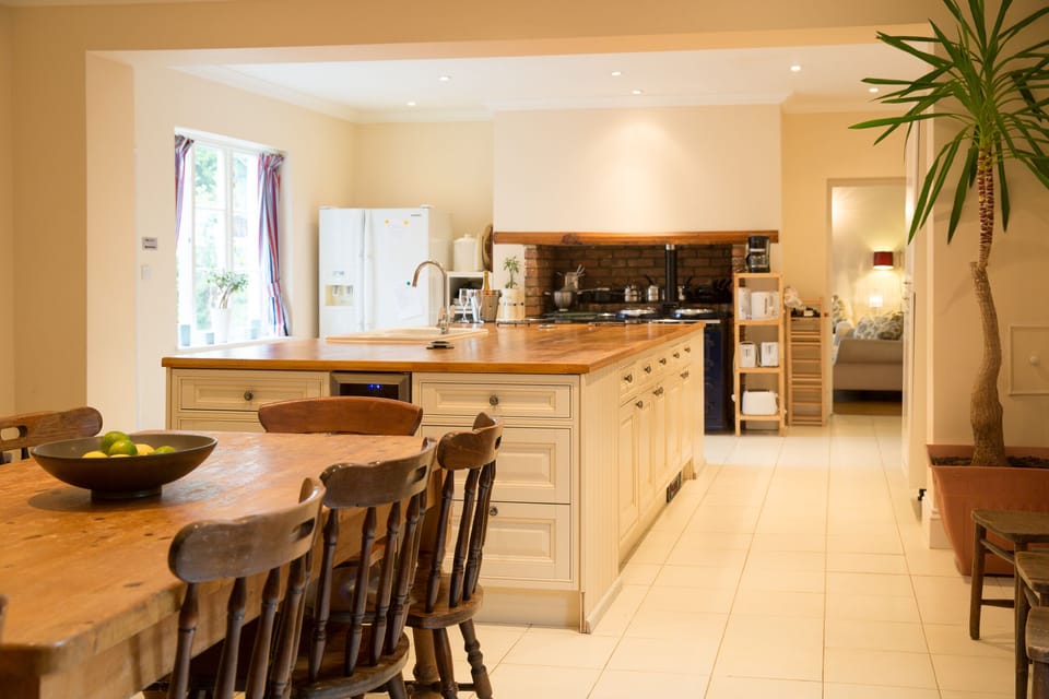 Large dining kitchen; fully equipped