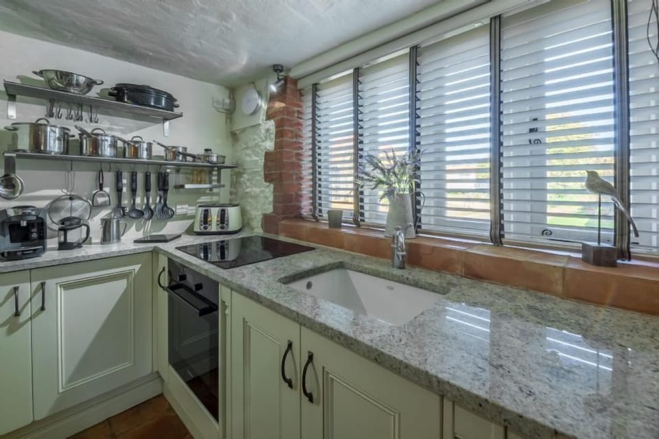 Beautifully thought-out kitchen with Butler sink
