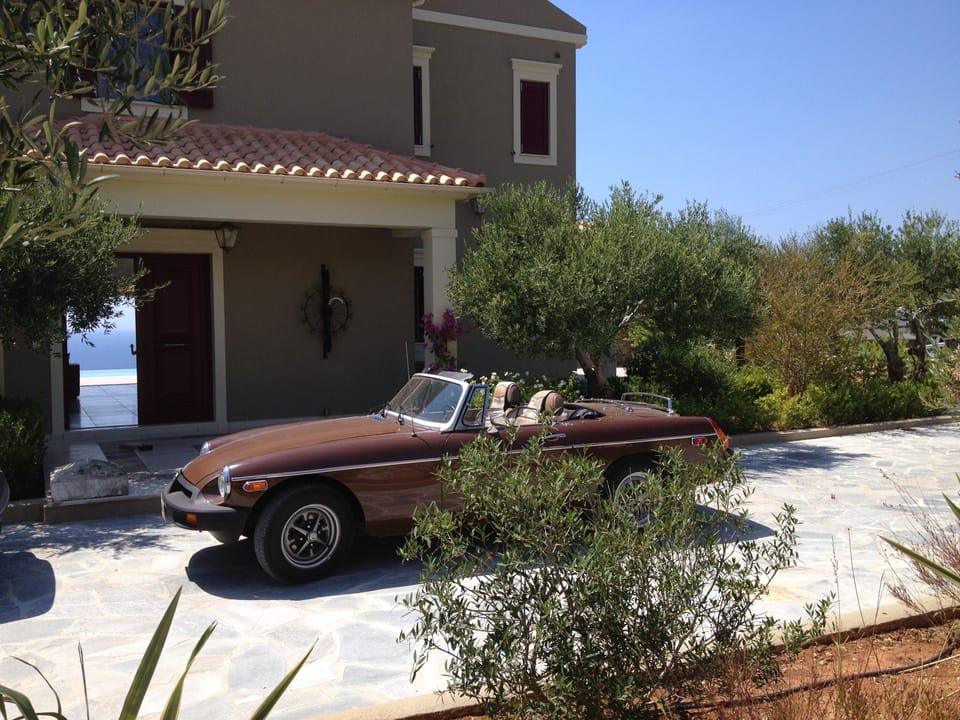 Front entrance to villa