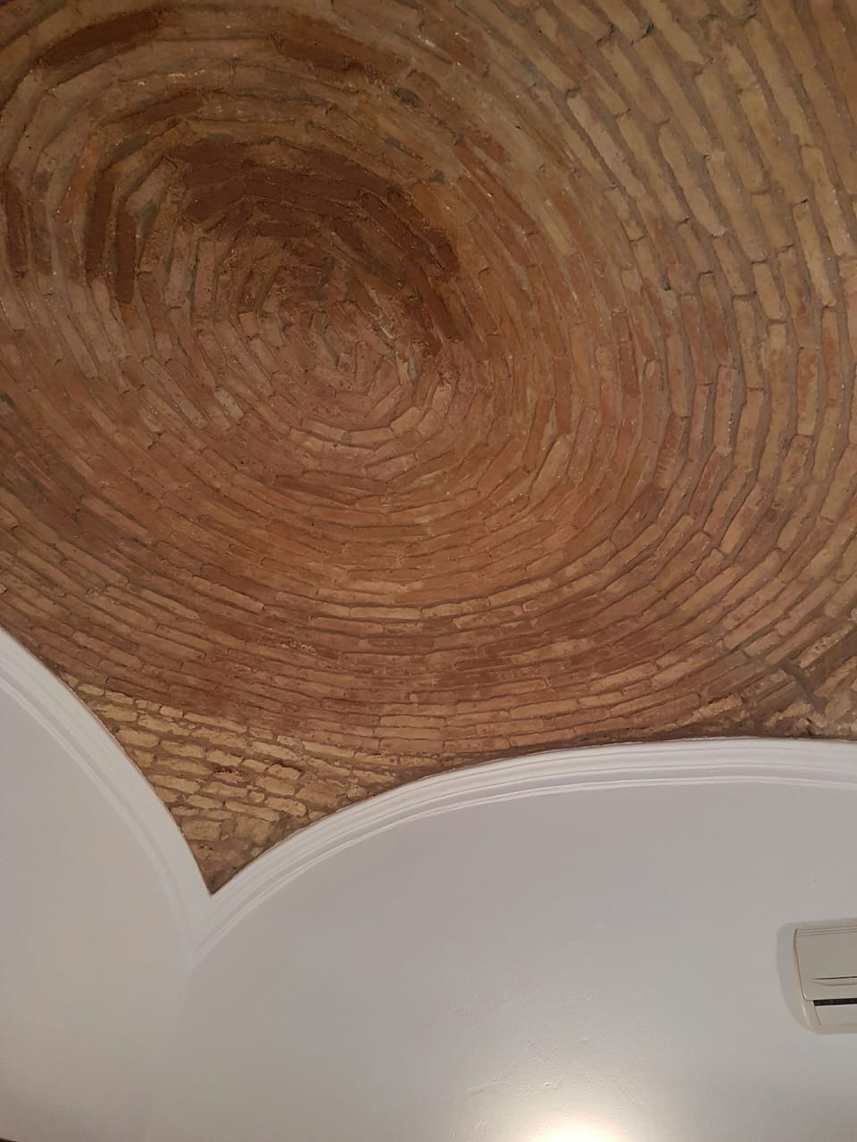 Magnificent original domed brick ceiling in the bedroom 