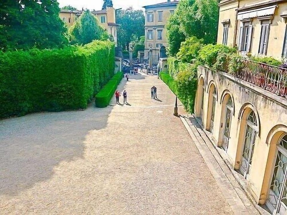 The main entranceof the Boboli Gardens just round the corner 