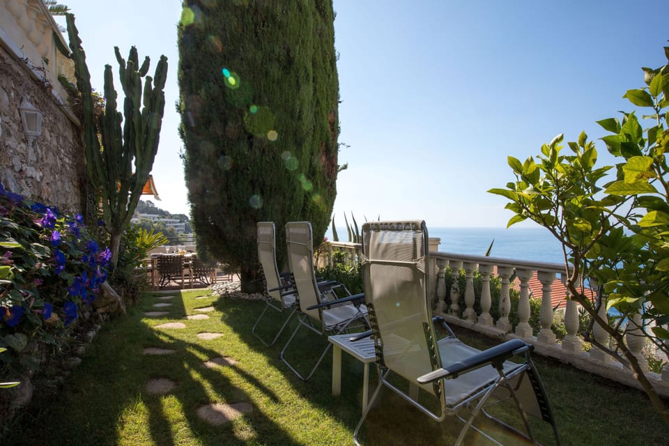 Garden with sea view
