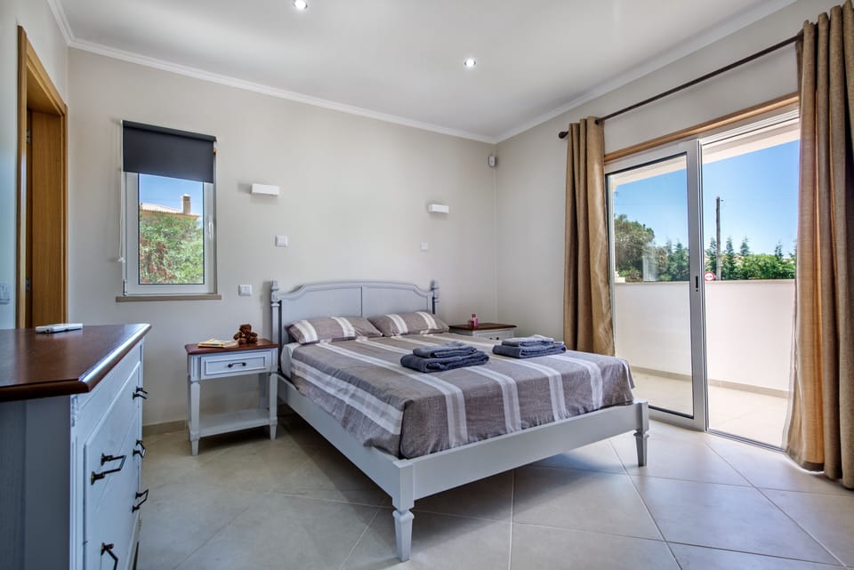 1st Floor double en-suite with balcony