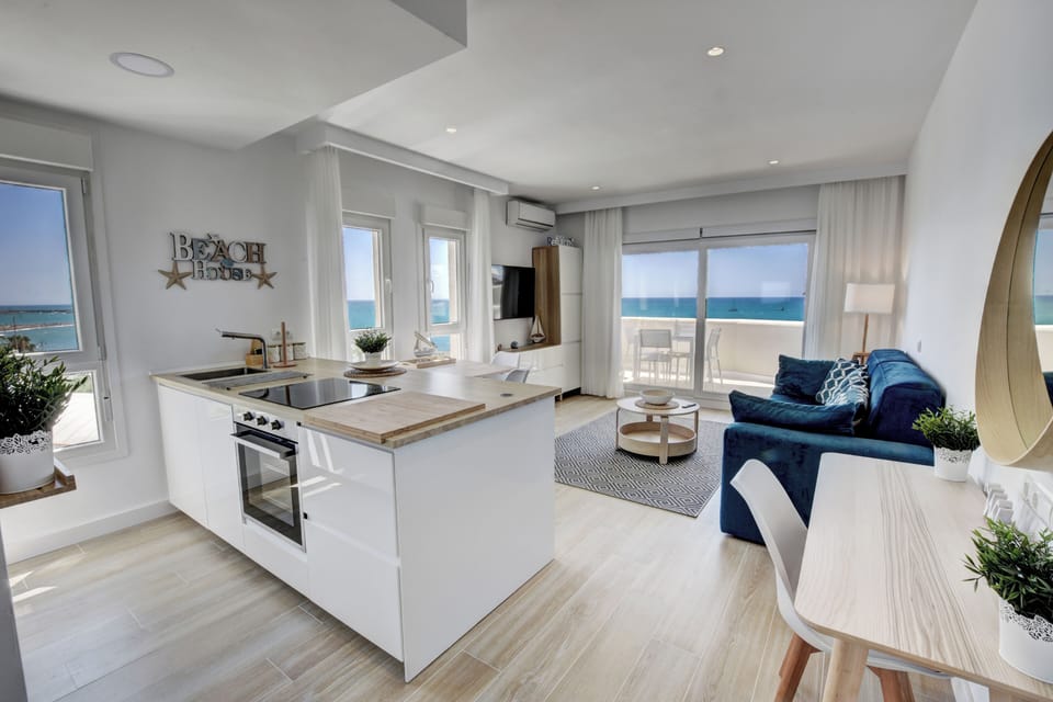 Kitchen and Lounge
