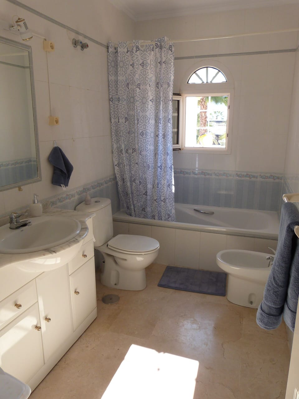 upstairs bathroom with shower
