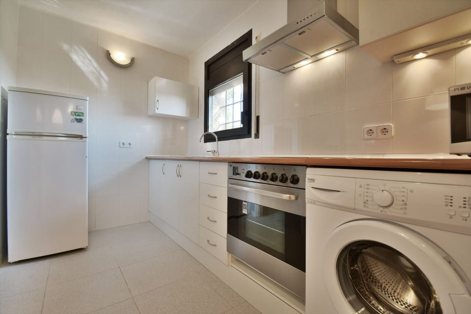 Kitchen (ground floor)