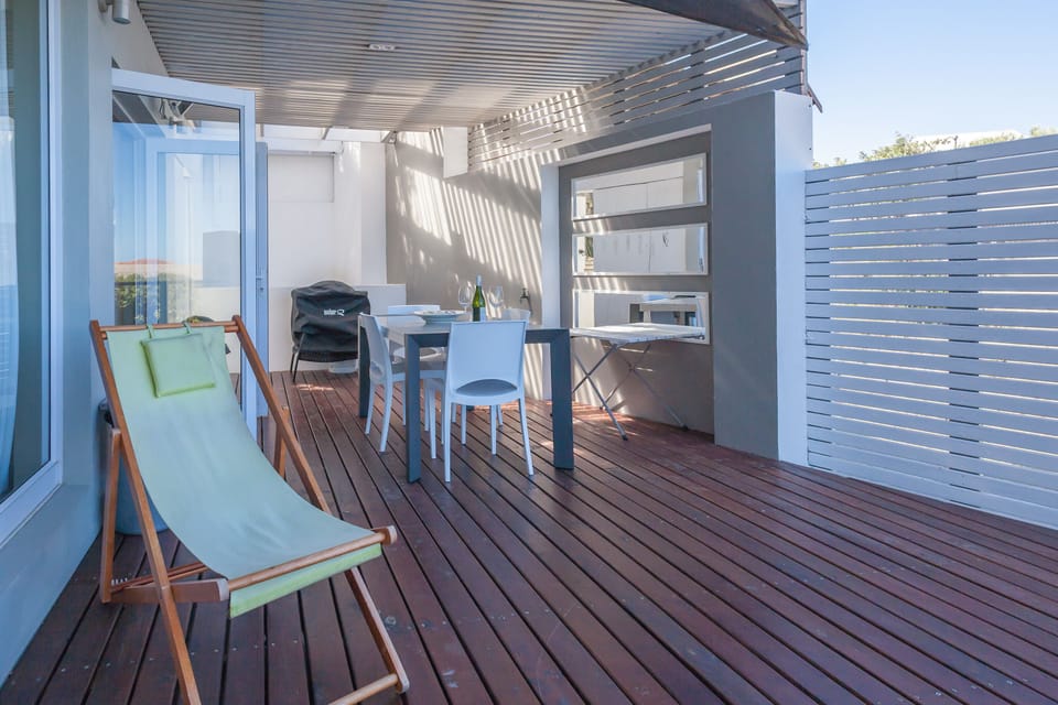 Huge Alfresco deck. Spectacular sunset vistas