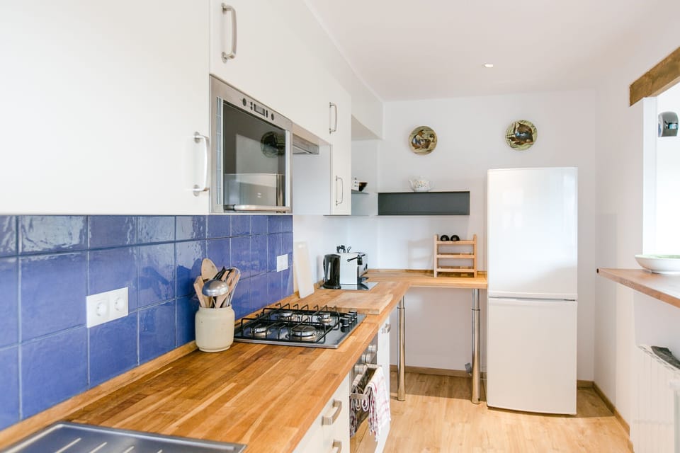 Also has a kettle, toaster, filter coffee and nespresso  machines