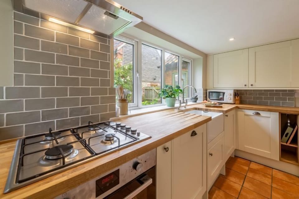 Ground floor: The well-equipped kitchen has gas hobs and electric cooker