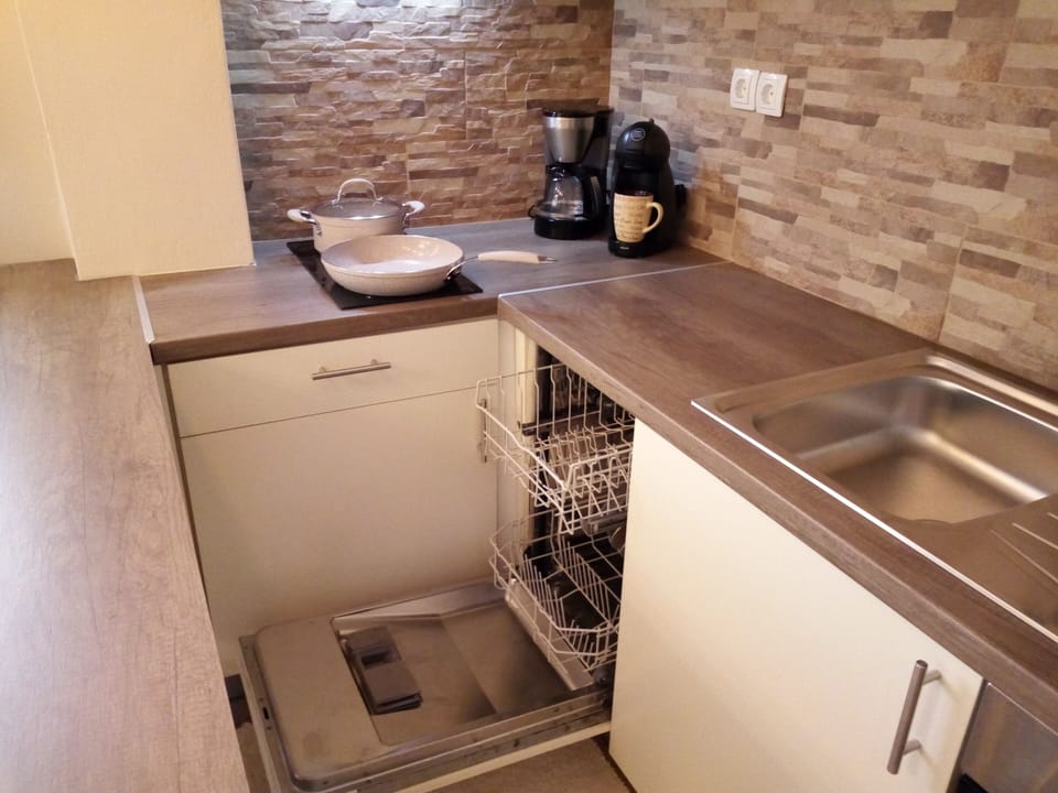 Kitchen with dishwasher 