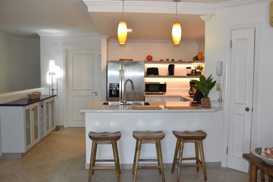 Sociable breakfast bar