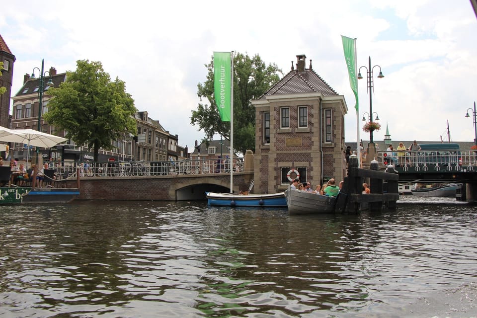 you can go wiith the boat in the canals in Leiden
