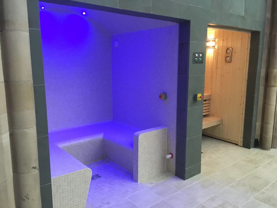 Sauna and steam room at the Highland Club
