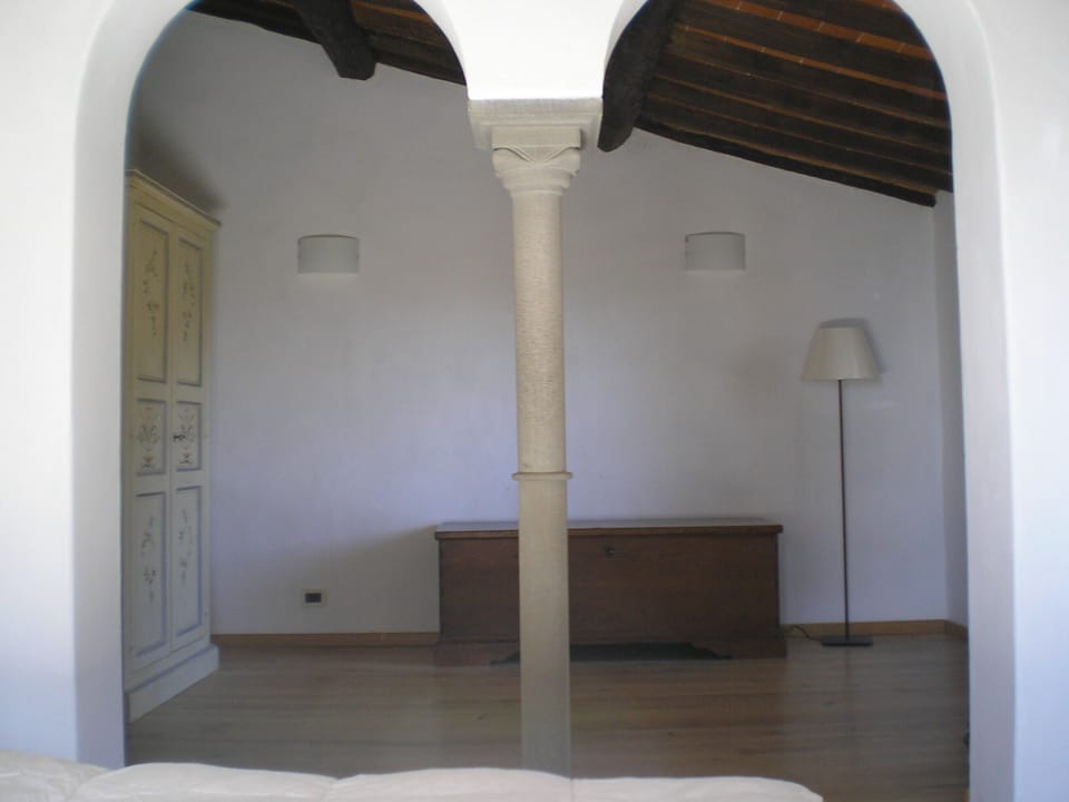Bedroom 1 with column