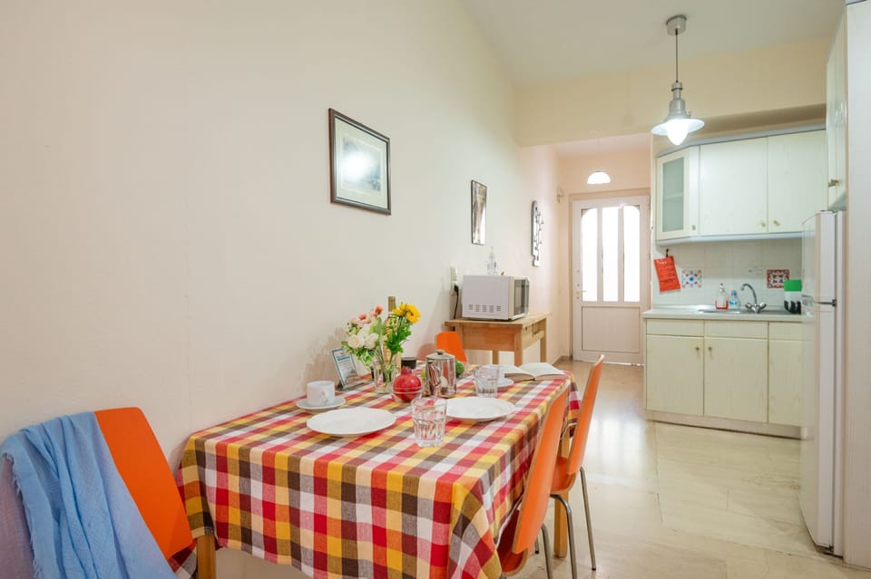 The kitchen and dining area
