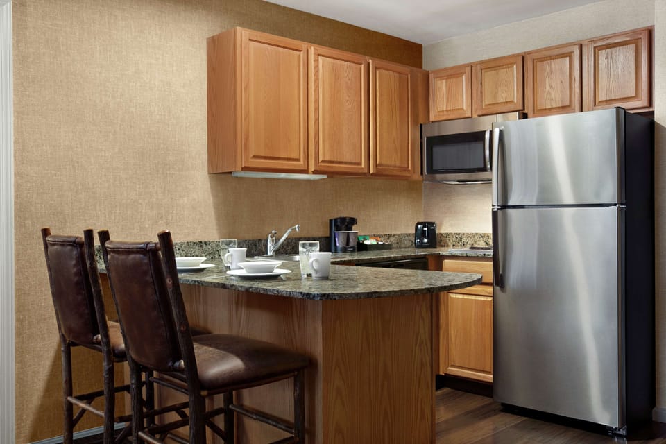 Deluxe Suite, 1 King Bed, Non Smoking | Living area | 47-inch LCD TV with cable channels, TV, DVD player