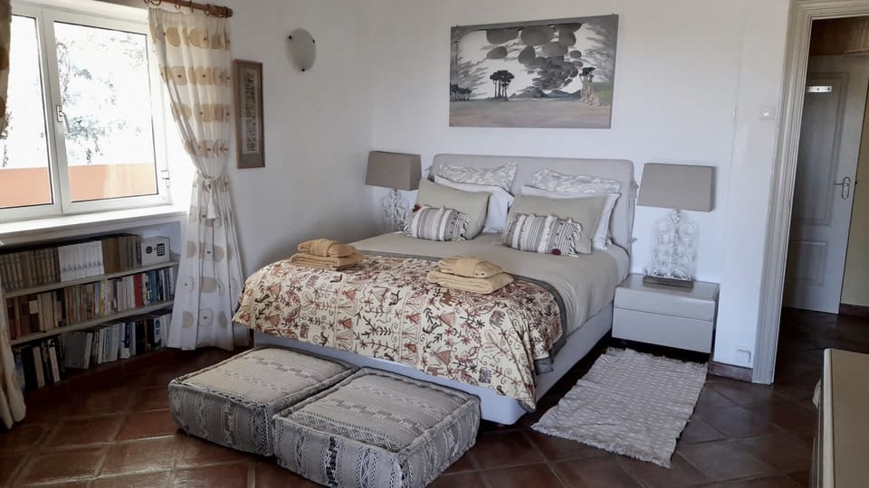 Master Bedroom with 160cm bed