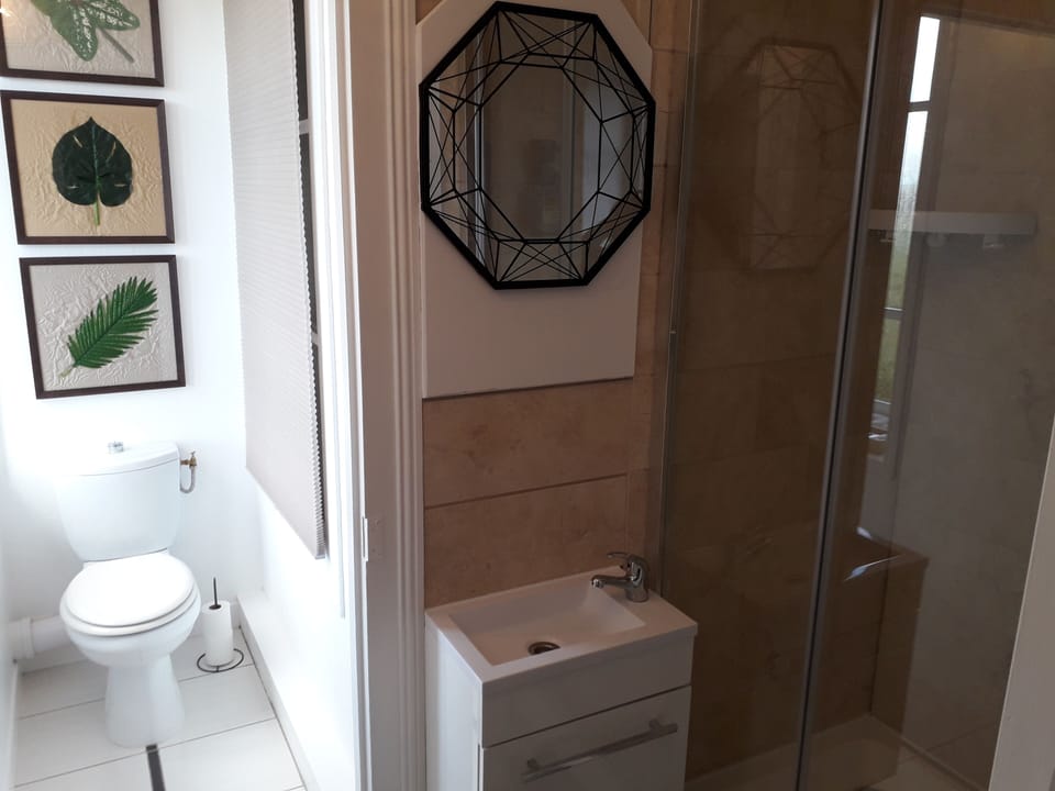 Yellow Bedroom en suite bathroom with large walk-in shower