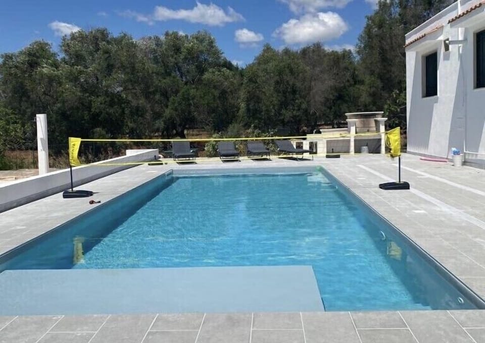BBQ area on the pool terrace. 