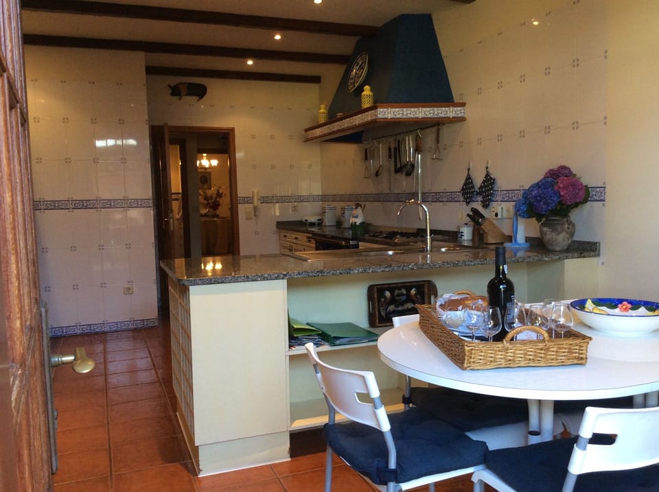 KITCHEN TABLE