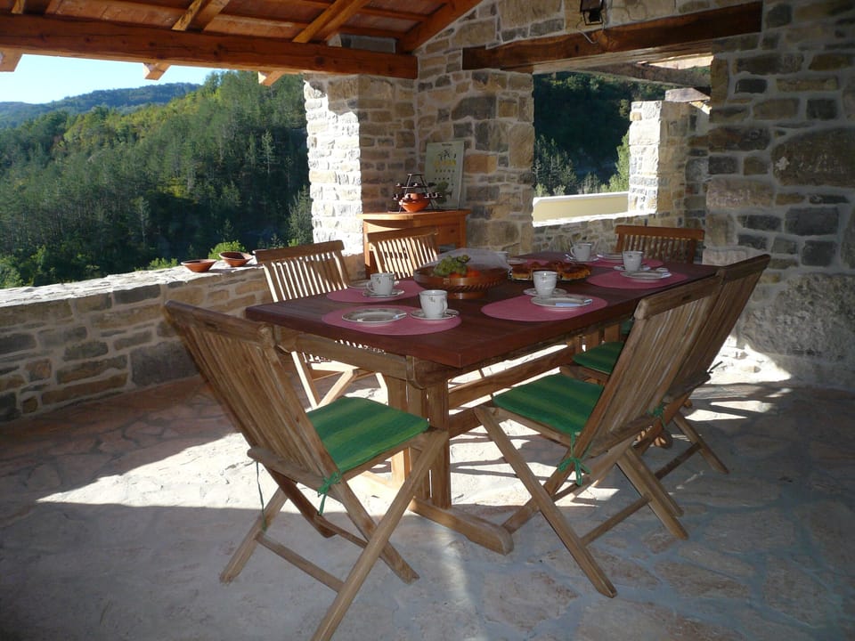 Covered terrace, extendible table for up to 10 per