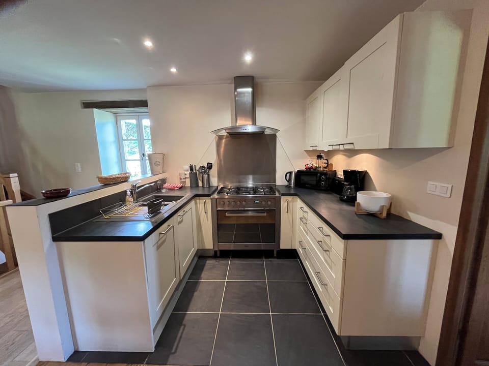 Fully equipped kitchen