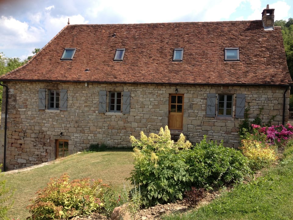 Les Noyers main facade