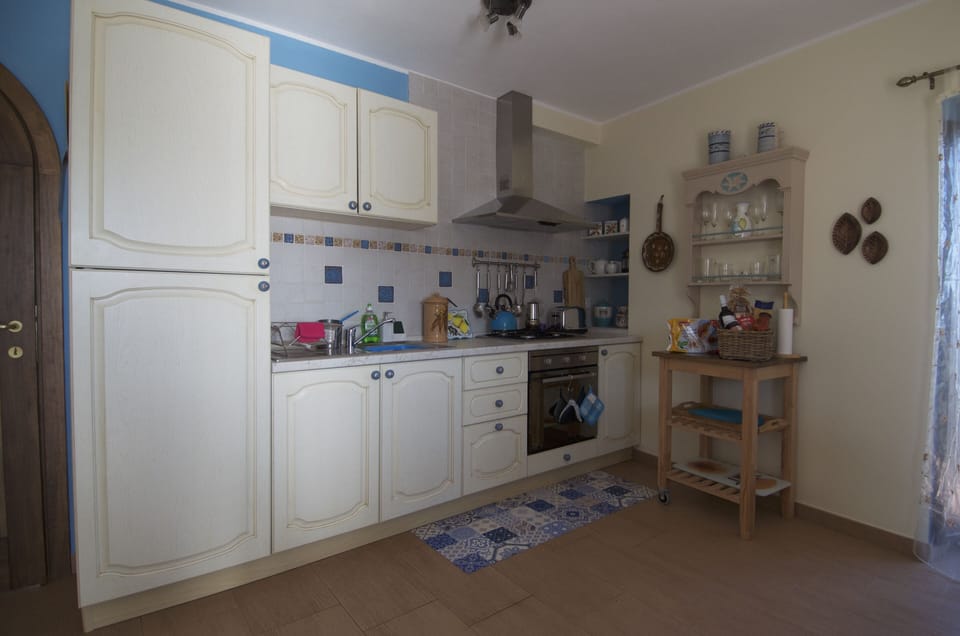 Your well equipped kitchen has everything needed to prepare 3 course meal.