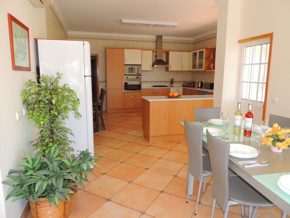 The open plan kitchen / dining area