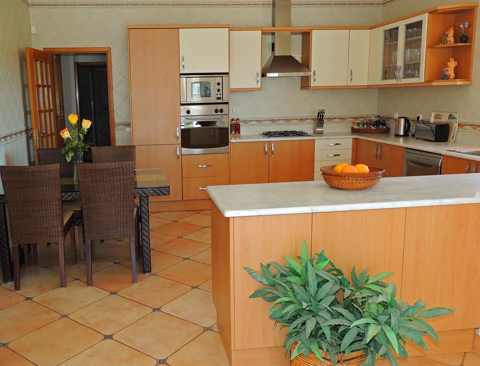 The open plan kitchen / dining area