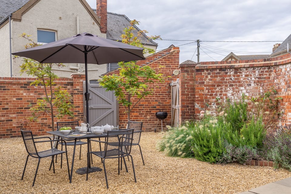 Courtyard garden with garden furniture